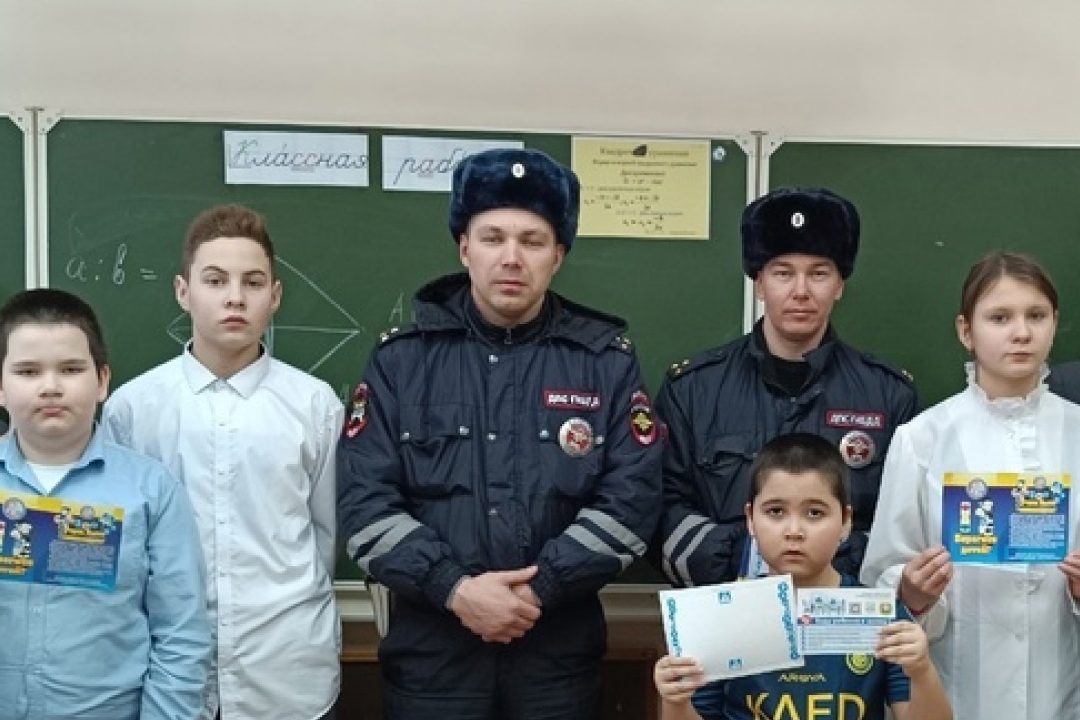 В Надцынской школе сотрудники Госавтоинспекции Тобольска встретились с детьми