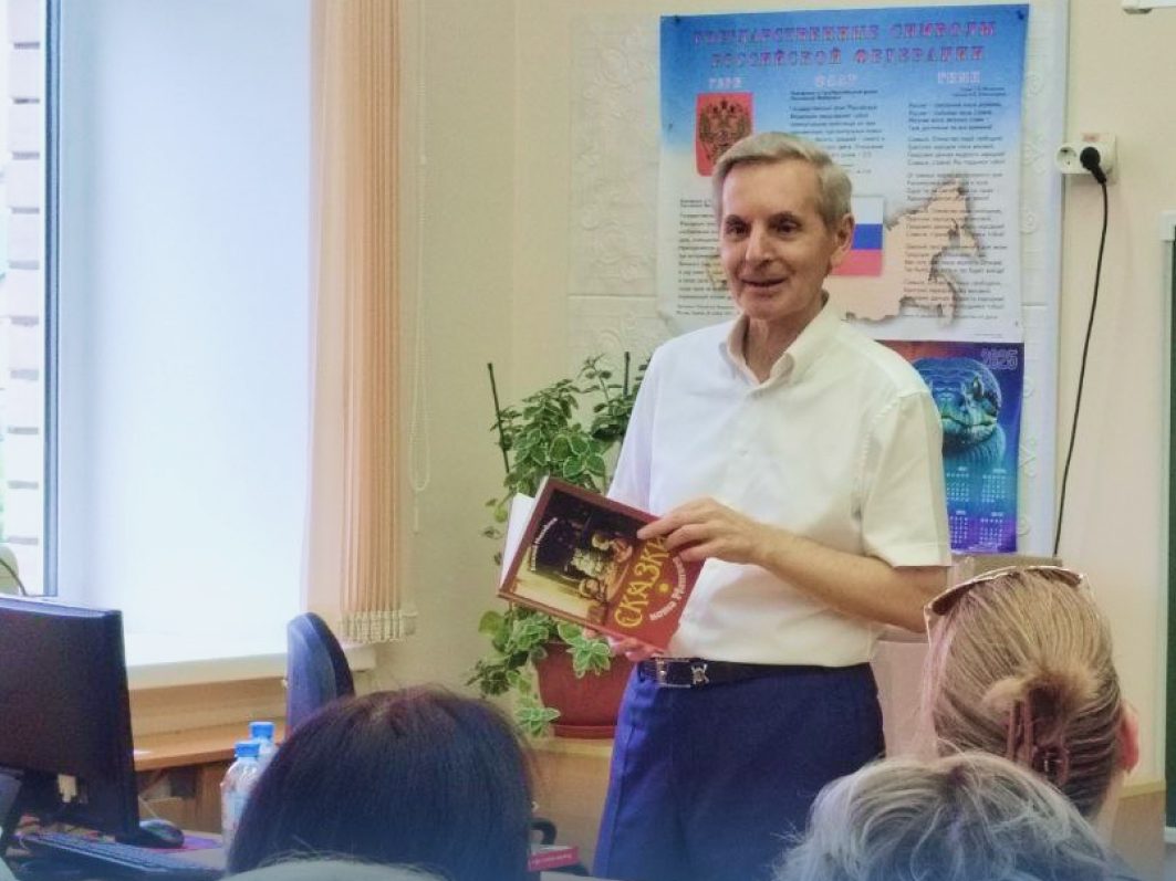 Библиотеки сельских школ пополнились экземплярами редкими книг